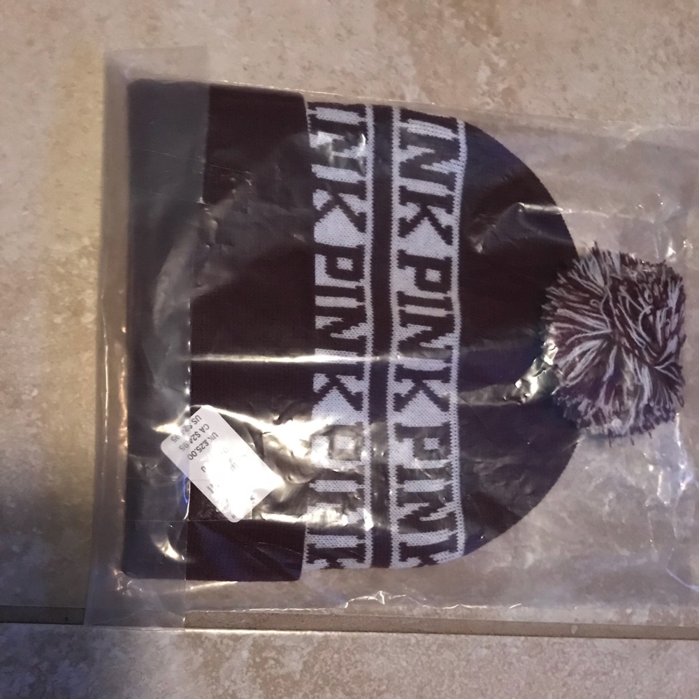 ✨NWT✨VS PINK Maroon Beanie